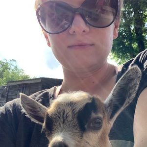 Meet your Posher, Cassandra